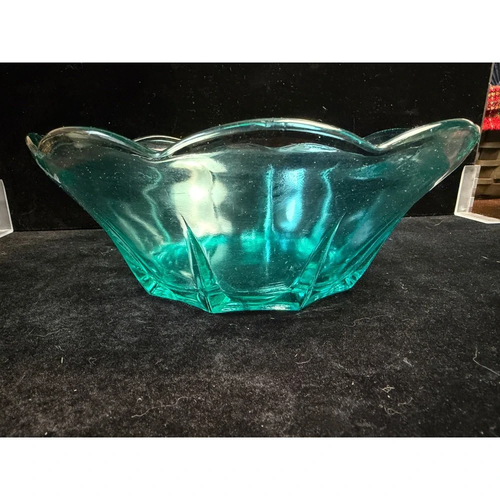 Vintage Teal Glass Scalloped Bowl Aqua Blue Green Serving Dish Centerpiece -‎ 8
